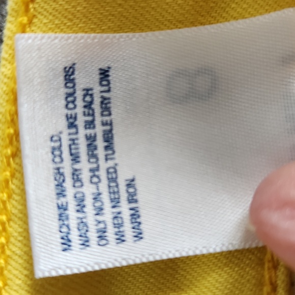 Old Navy, Woman's Sz 8, Mid Rise, Lemon Yellow, 3 Pockets Front, 2 in Back - Picture 12 of 12
